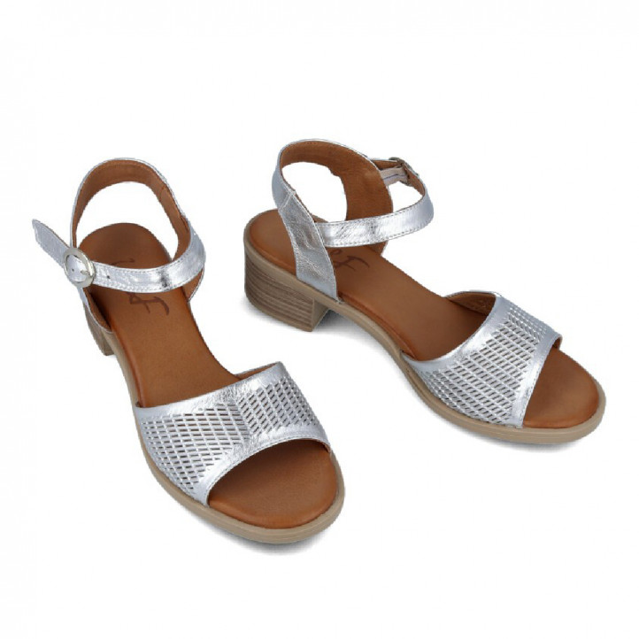 SANDALIA DE PIEL TROQUELADA W&F E21-216-1 A4 WALK AND FLY - Querol online