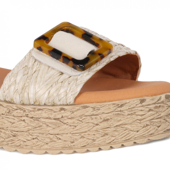 Sandalias plataformas Chika 10 color beige con trenzado y hebilla decorativa - Querol online