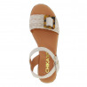 Sandalias plataformas Chika 10 color beige con trenzado y hebilla decorativa
