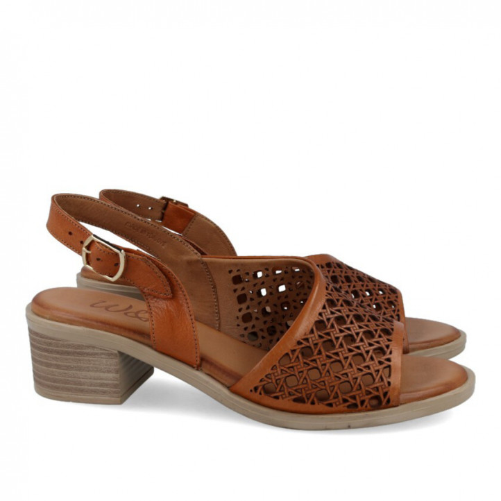 SANDALIA DE PIEL TROQUELADA W&F E21-216-1 A4 WALK AND FLY - Querol online