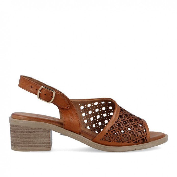 SANDALIA DE PIEL TROQUELADA W&F E21-216-1 A4 WALK AND FLY - Querol online