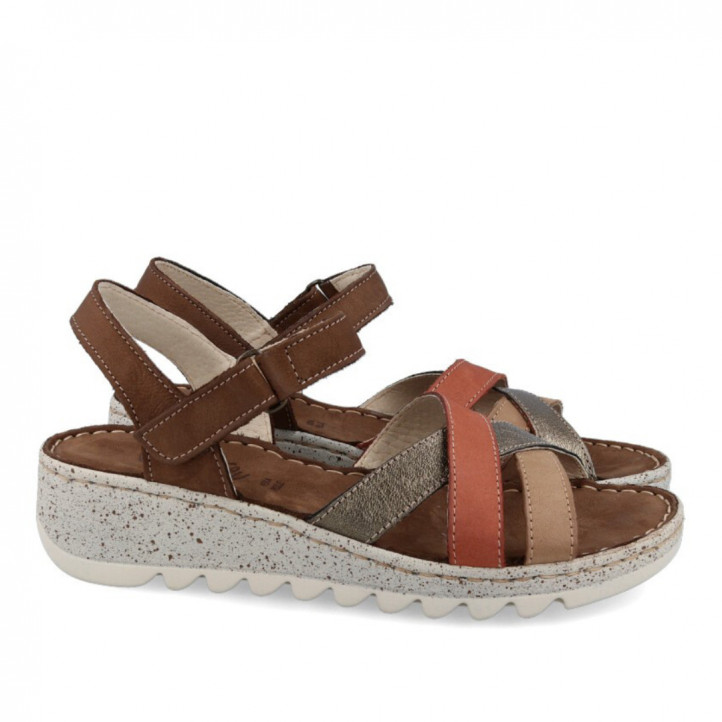 Sandalias cuña Walk & Fly de piel con tiras en teja, taupe y platino - Querol online