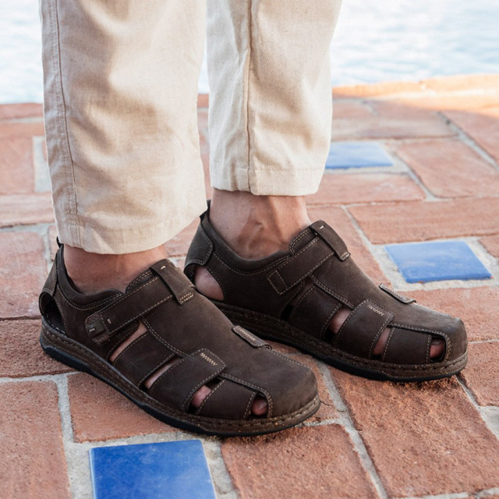Sandalias Walk & Fly marrones de piel estilo cangrejera con velcro - Querol online
