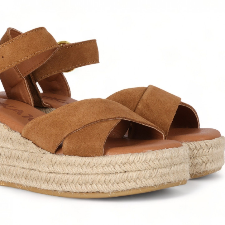 Sandalias plataformas Chika 10 marrones con bandas cruzadas y ligera cuña - Querol online