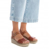 Sandalias cuña Xti de pala troquelada marrón y pulsera marrón