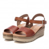Sandalias cuña Xti de pala troquelada marrón y pulsera marrón