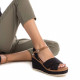 Sandalias cuña Refresh negra con material trenzado y ribete marrón - Querol online