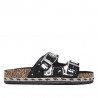 Sandalias planas negras con abalorios y doble tira con hebilla