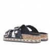 Sandalias planas negras con abalorios y doble tira con hebilla