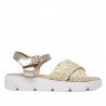 sandalias QUETS! doradas con bandas rafia cruzadas en empeine