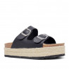 Sandalias plataformas negras de rafia con doble tira y hebilla