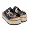 Sandalias plataformas negras de rafia con doble tira y hebilla