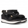 Sandalias cuña Chika 10 negras con multitiras elásticas y suela bicolor