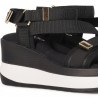 Sandalias cuña Chika 10 negras con multitiras elásticas y suela bicolor