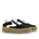 Zapatillas urban Mustang skaty negras con detalles blancos y suela caramelo - Querol online