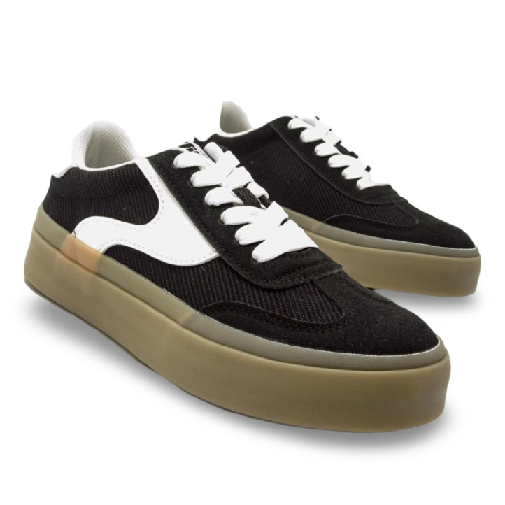 Zapatillas urban Mustang skaty negras con detalles blancos y suela caramelo - Querol online