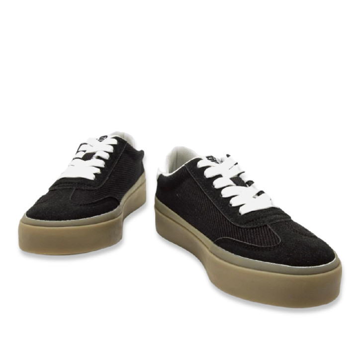 Zapatillas urban Mustang skaty negras con detalles blancos y suela caramelo - Querol online