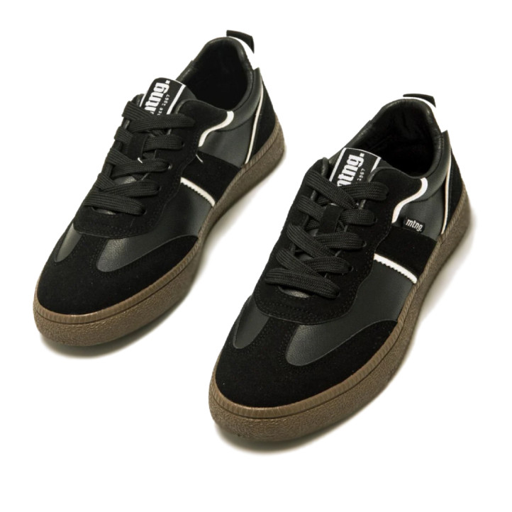 Zapatillas urban Mustang roy negras con cordones al tono y detalles blancos - Querol online