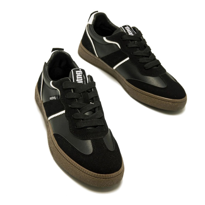 Zapatillas urban Mustang roy negras con cordones al tono y detalles blancos - Querol online