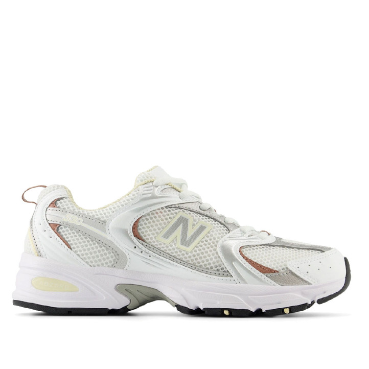 Sabatilles urban New Balance 530 sea salt amb white i mercury red - Querol online