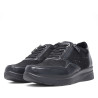 Zapatillas urban Amarpies negros con cremallera lateral y brillantes