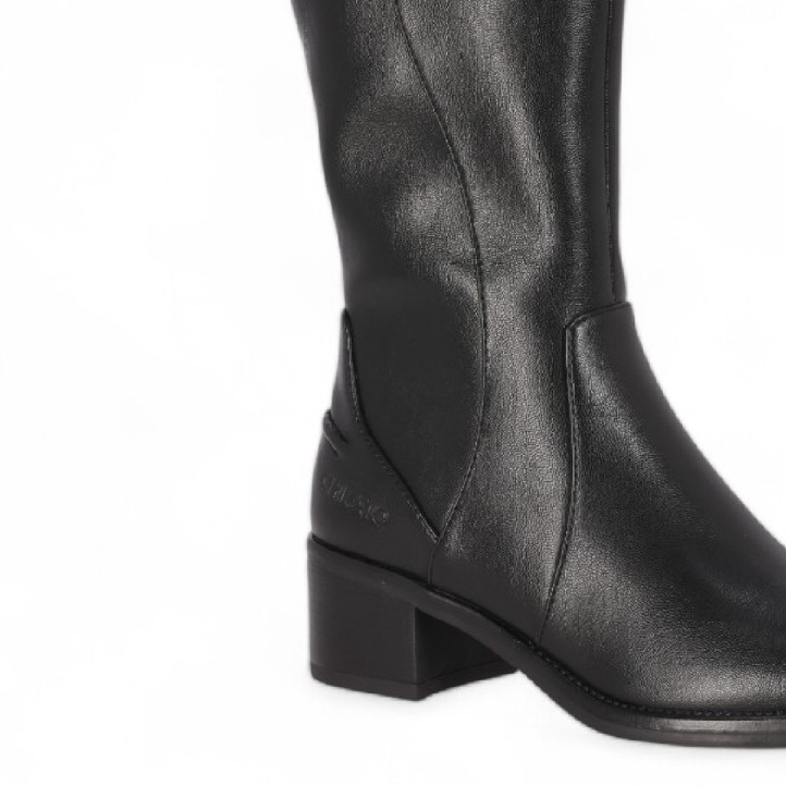 Botas tacón Chika 10 Baiden negras con hebilla decorativa en el cuello - Querol online