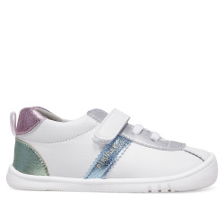 Zapatillas blancas con detalles metalizados en azul, rosa y verde