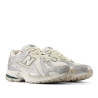 Zapatillas deportivas New Balance 1906R silver metalic con sea salt y new spruce para mujer