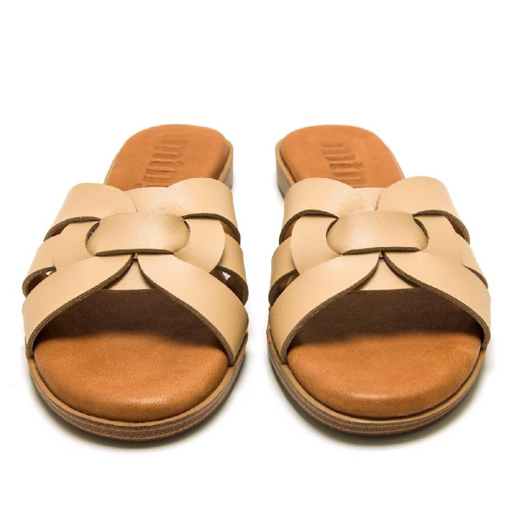 Sandalias planas Mustang maria beige con tres tiras cruzadas de piel - Querol online