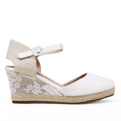 Alpargatas cuña Mandarina laura blancas con bordado de encaje en la cuña