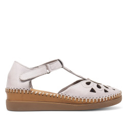 Sandàlies falca 48H blanques amb dibuixos troquelats i costura vista de pell - Querol online