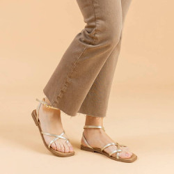 Sandàlies planes Porronet valentina daurades de pell amb tires fines creuades