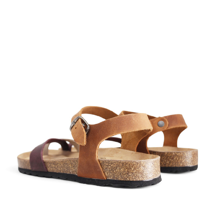 Sandalias planas marrones con tira cruzada en el dedo de piel - Querol online
