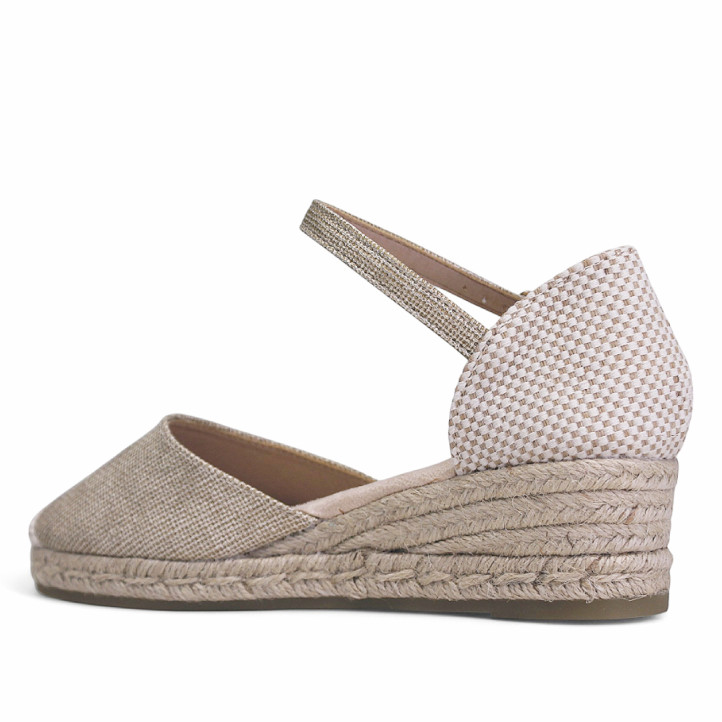 Alpargatas cuña Amarpies beige hechas en material con textura y metalizadas - Querol online