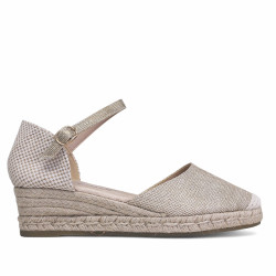 Alpargatas cuña Amarpies beige hechas en material con textura y metalizadas - Querol online