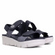 Sandalias cuña Amarpies negras con detalles blancos, cierre con velcro y detalle plateado - Querol online