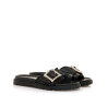 Sandalias planas Maria Mare fraine negras con hebilla brillante decorativa