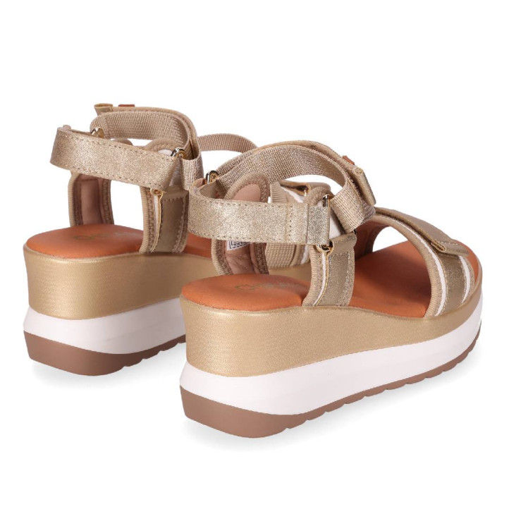 Sandalias cuña Chika 10 roco 07 doradas con correas ajustables - Querol online
