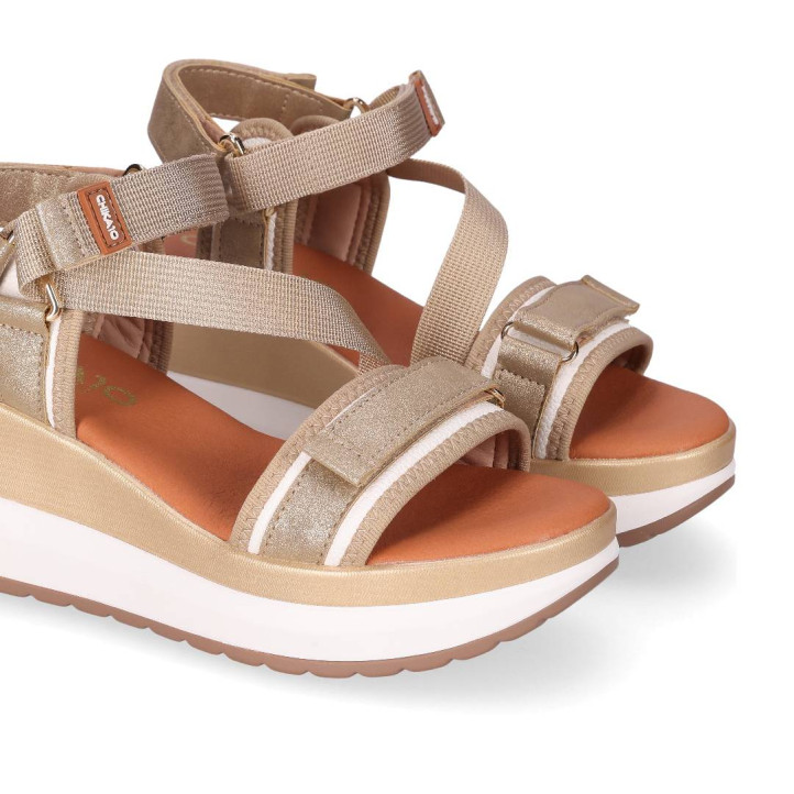 Sandalias cuña Chika 10 roco 07 doradas con correas ajustables - Querol online