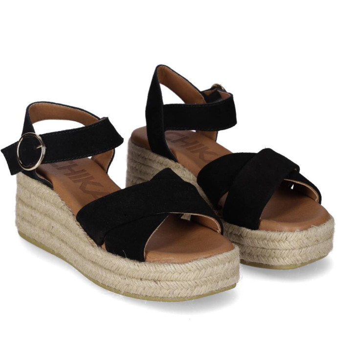 Sandalias cuña Chika 10 new bonita 07 negras con tiras cruzadas y cierre con hebilla - Querol online