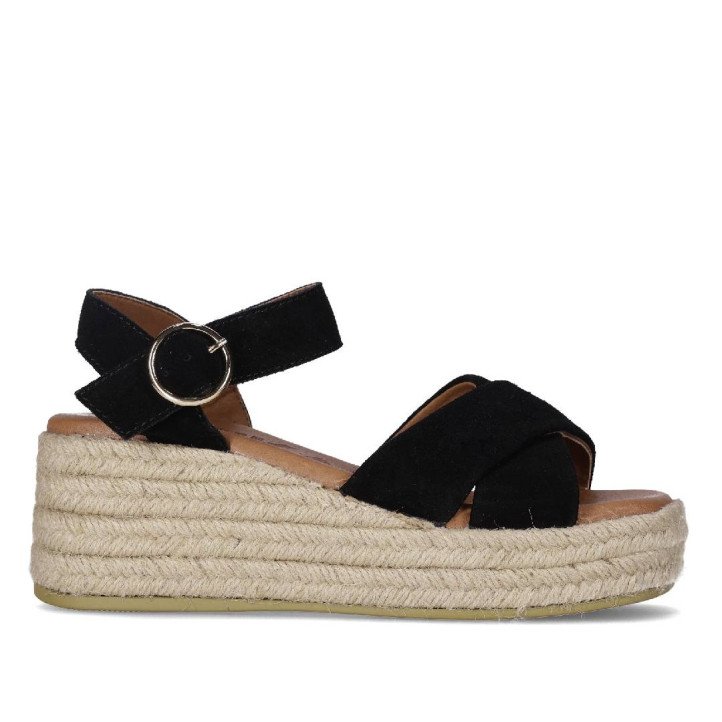 Sandalias cuña Chika 10 new bonita 07 negras con tiras cruzadas y cierre con hebilla - Querol online