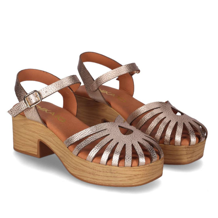 Sandalias tacón Chika 10 capri 04 doradas con diseño troquelado - Querol online