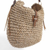 Bolso estilo boho de corte redondeado con detalles marrones