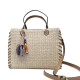 Bolso biege rectangular con fibra trenzada y charm de cuenta - Querol online