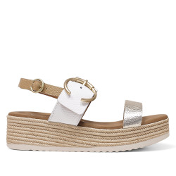 Sandalias plataformas Redlove india con tiras metalizadas y tira central blanca con hebilla decorativa - Querol online