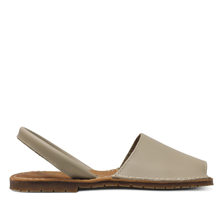 Abarcas Duendy menorquina beige con pespunte blanco de piel - Querol online