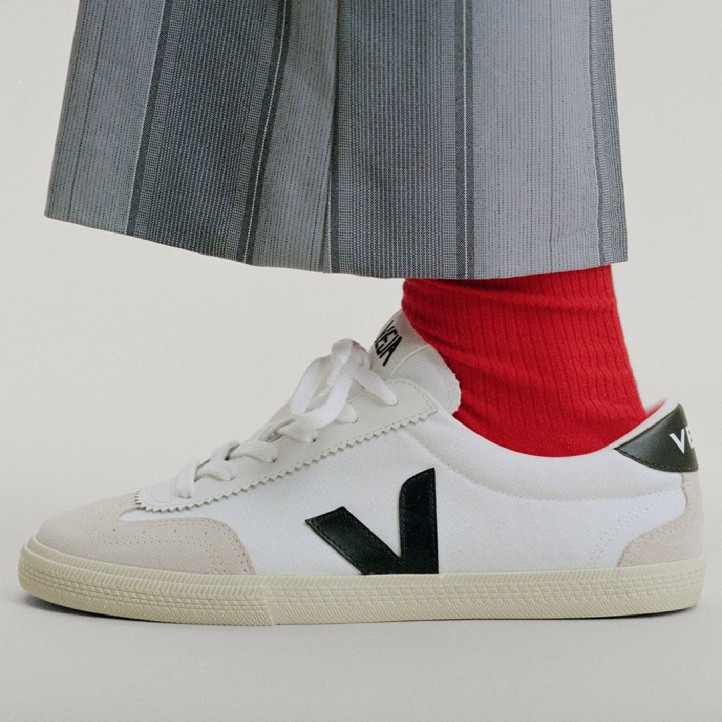 Zapatillas urban VEJA volley canvas white black para mujer - Querol online