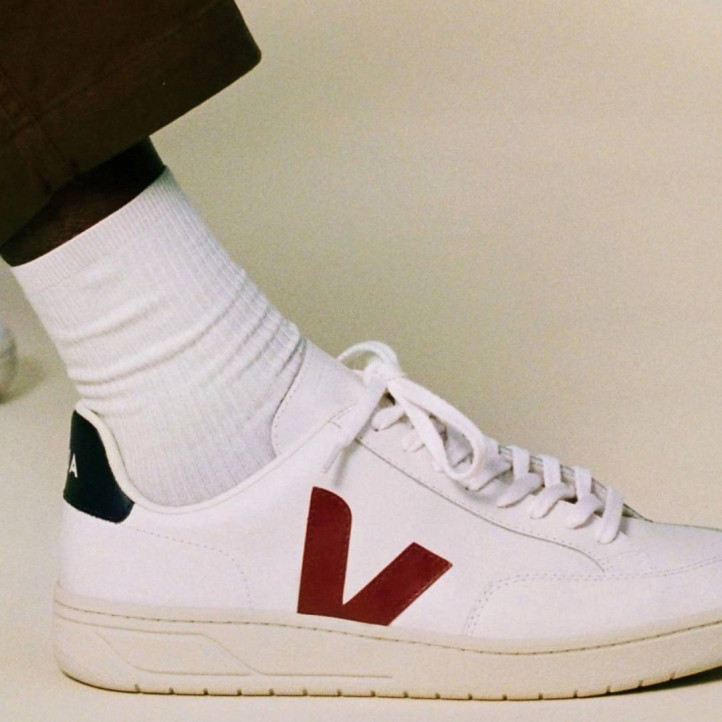Zapatillas urban VEJA v-12 leather white marsala nautico para mujer - Querol online