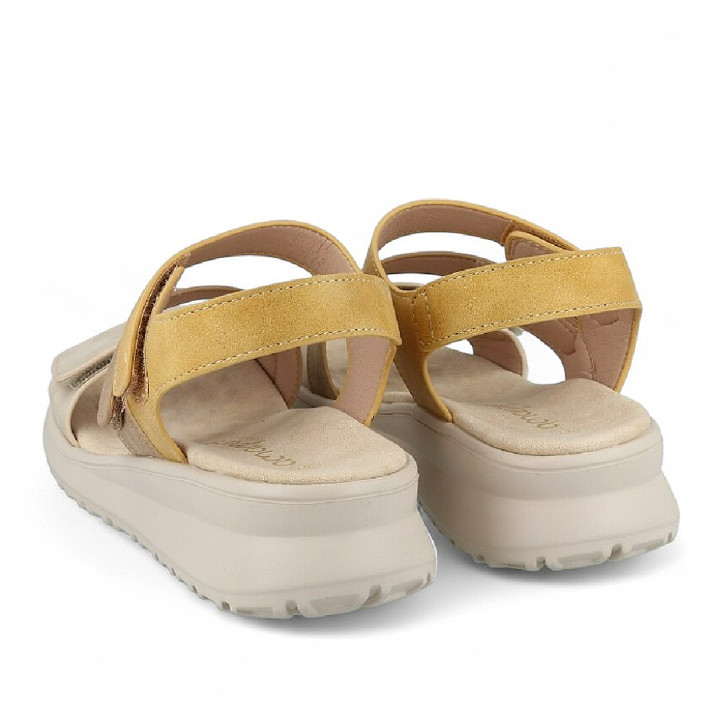 Sandalias cuña Amarpies beige con tira amarilla y triple velcro - Querol online
