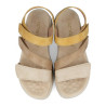 Sandalias cuña Amarpies beige con tira amarilla y triple velcro